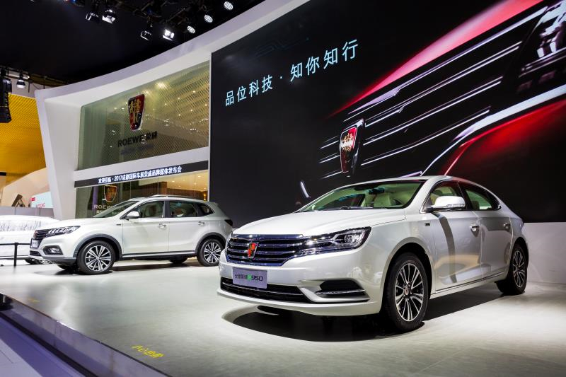 全新榮威950、榮威e950定義“高級轎車” 成都車展亮相售價16.88萬起 互聯(lián)網(wǎng)汽車上市一周年 系統(tǒng)升級帶來顛覆式進化