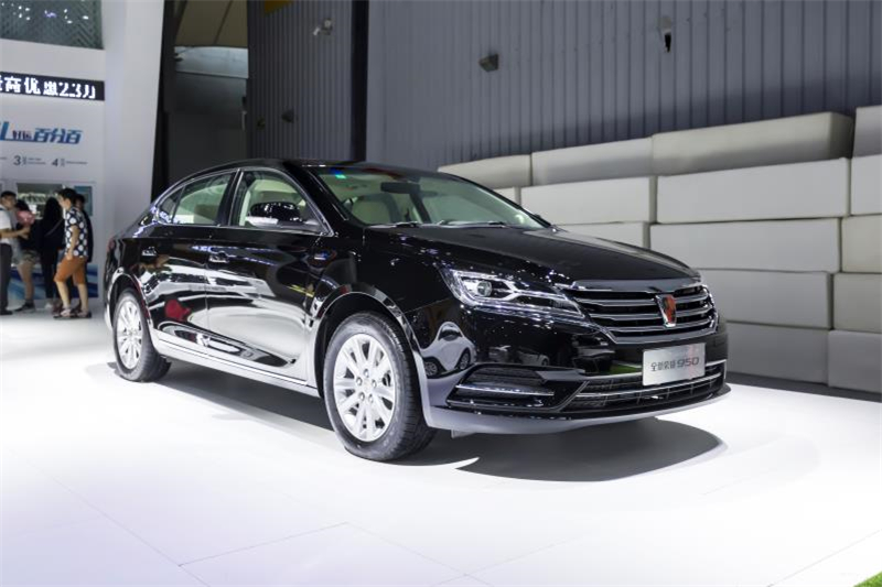 全新榮威950、榮威e950定義“高級轎車” 成都車展亮相售價16.88萬起 互聯(lián)網(wǎng)汽車上市一周年 系統(tǒng)升級帶來顛覆式進化